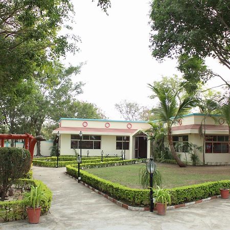 Fun And Food Resort & Holidays Harsola Exterior photo